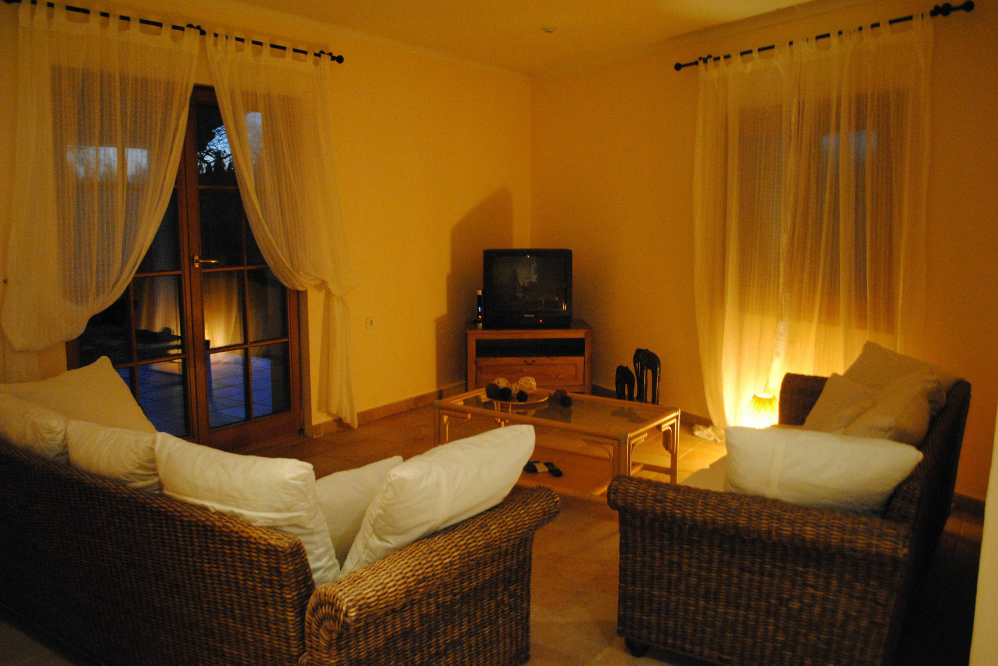 Weingut & Landhotel Can Davero บินิสซาเล็ม ภายนอก รูปภาพ