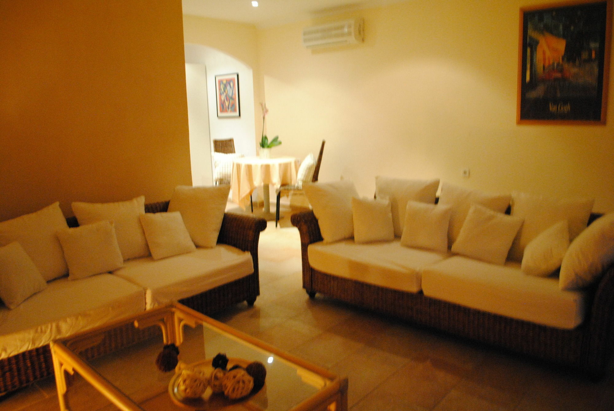 Weingut & Landhotel Can Davero บินิสซาเล็ม ภายนอก รูปภาพ